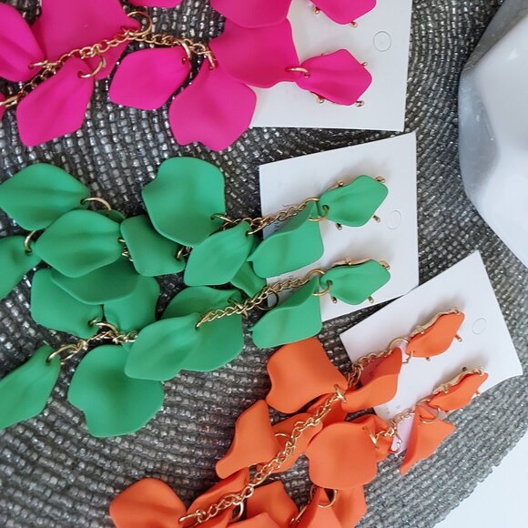 ORANGE Dangle Petal Earrings, NEW in bag - Picture 5 of 5